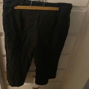 Super lightweight black wide leg capri linen pants!